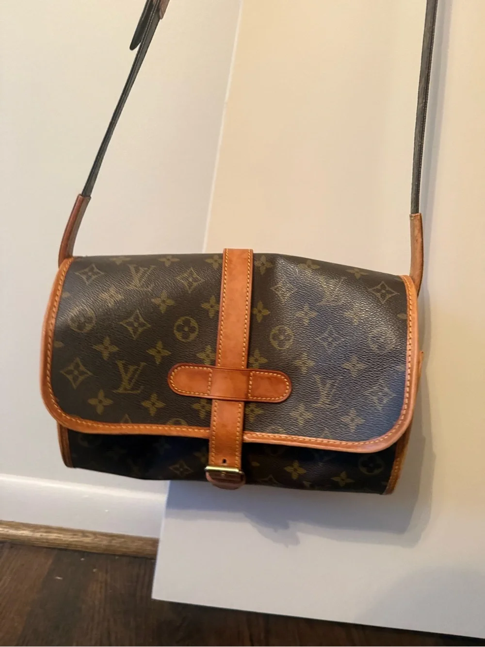 Vintage Louis Vuitton Brown Monogram Crossbody with Tan Trim - Picture 2 of 5
